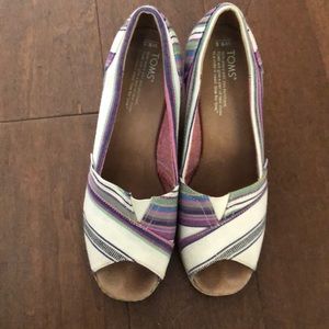 Toms White pink multicolor striped wedges sz 9